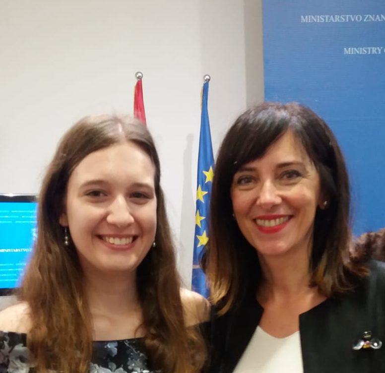 Patricija Dovijanić nagrađena za izvrsnost na državnoj maturi.